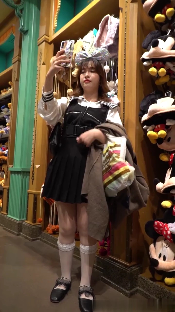 【真实偷拍】动漫城的肥嫩白丝群体